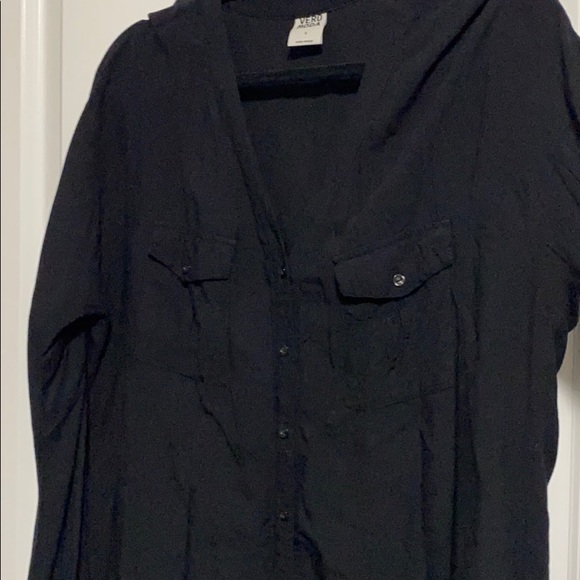 Great blouse. Longer on back side - Picture 3 of 4